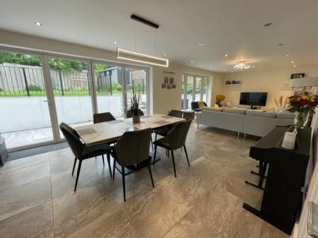 Kitchen Diner/Family Room: