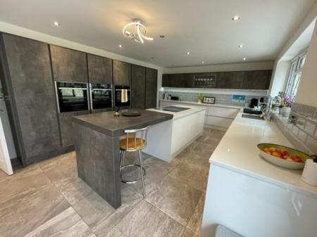 Kitchen Diner/Family Room: