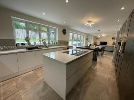 Kitchen Diner/Family Room: