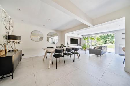 Open Plan Kitchen/Diner/Morning Room: