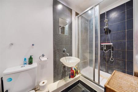 Shower Room:
