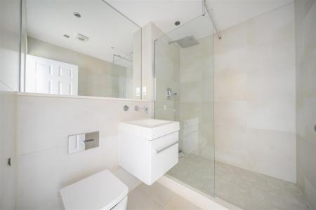 En Suite Shower Room: