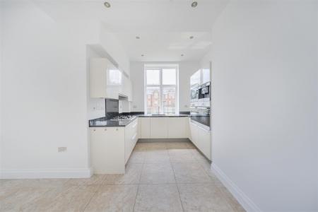 Living Room/Open Plan Kitchen: