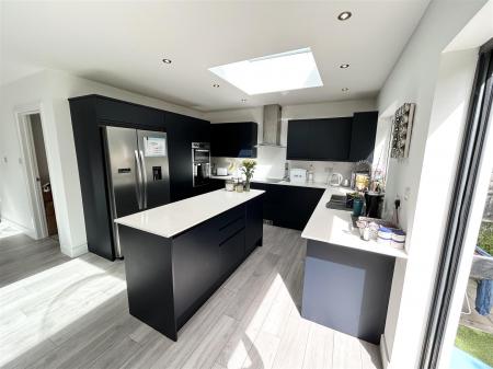 Living Room/Open Plan Kitchen/Diner: