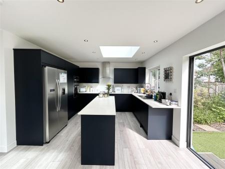 Living Room/Open Plan Kitchen/Diner: