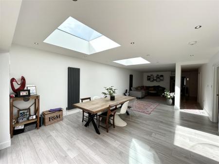 Living Room/Open Plan Kitchen/Diner: