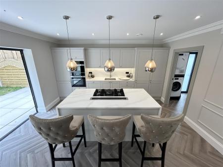 Open Plan Kitchen/Diner/Family Room: