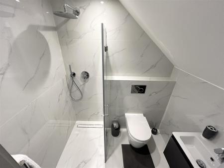 En Suite Shower Room: