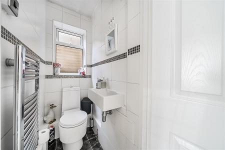 Guest Cloakroom: