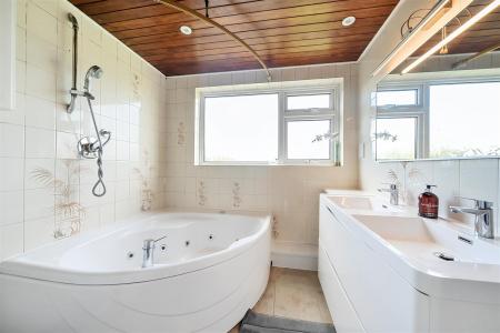 Family Bathroom: