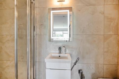 En Suite Shower Room: