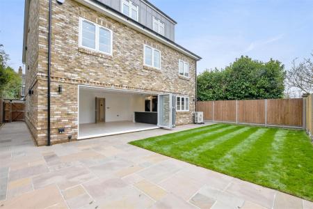Garden/Exterior Rear: