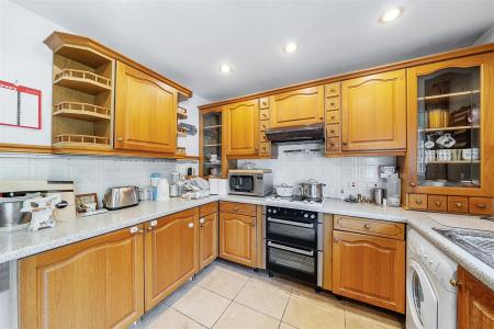 Kitchen/Breakfast Room: