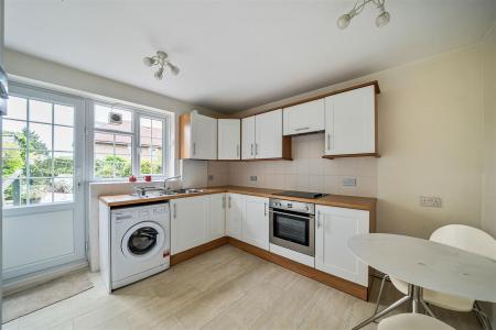 Kitchen/Breakfast Room: