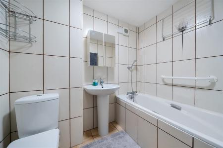 Family Bathroom: