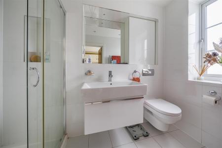 En Suite Shower Room: