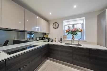 Kitchen/Breakfast Room: