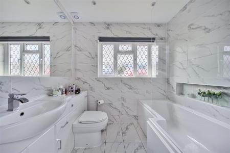 En Suite Bathroom: