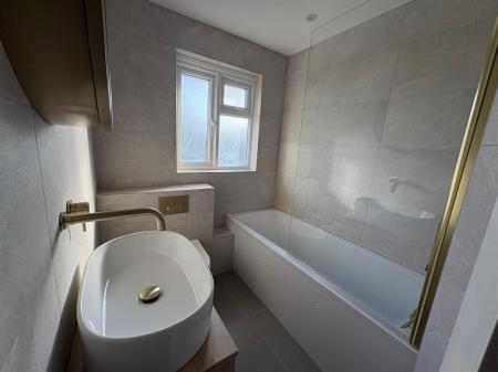 En Suite Bathroom: