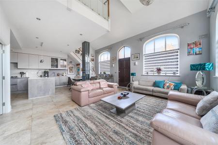 Living Room/Open Plan Kitchen/Diner: