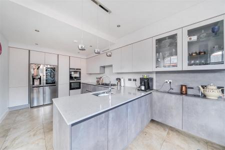 Living Room/Open Plan Kitchen/Diner: