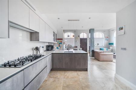 Living Room/Open Plan Kitchen/Diner: