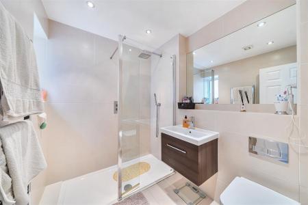 En Suite Shower Room: