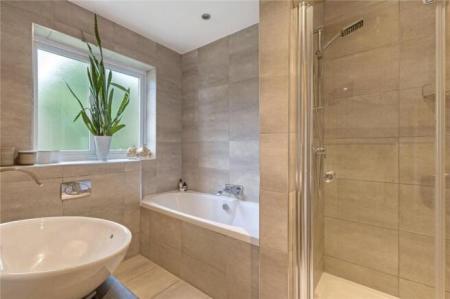 En Suite Bathroom: