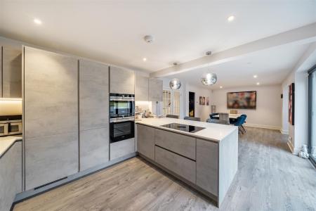 Open Plan Kitchen/Diner: