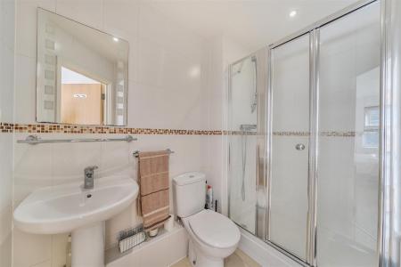 En Suite Shower Room: