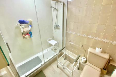 En Suite Shower Room: