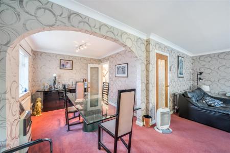 Living Room/Dining Room: