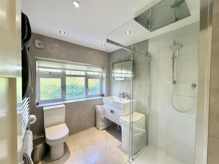 En Suite Shower Room: