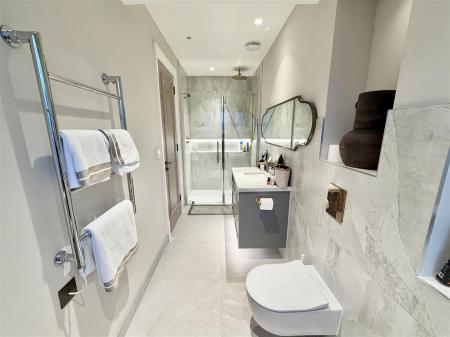 En Suite Shower Room: