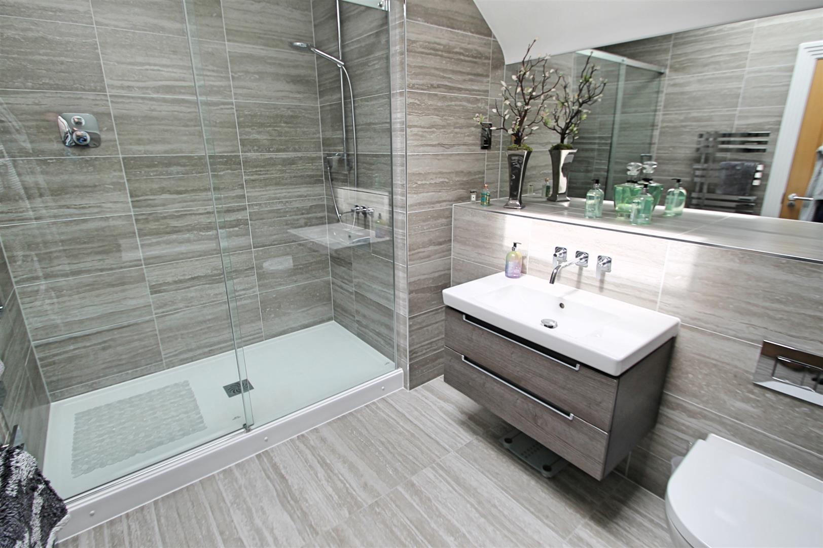 2 bedroom Apartment for rent in Bushey