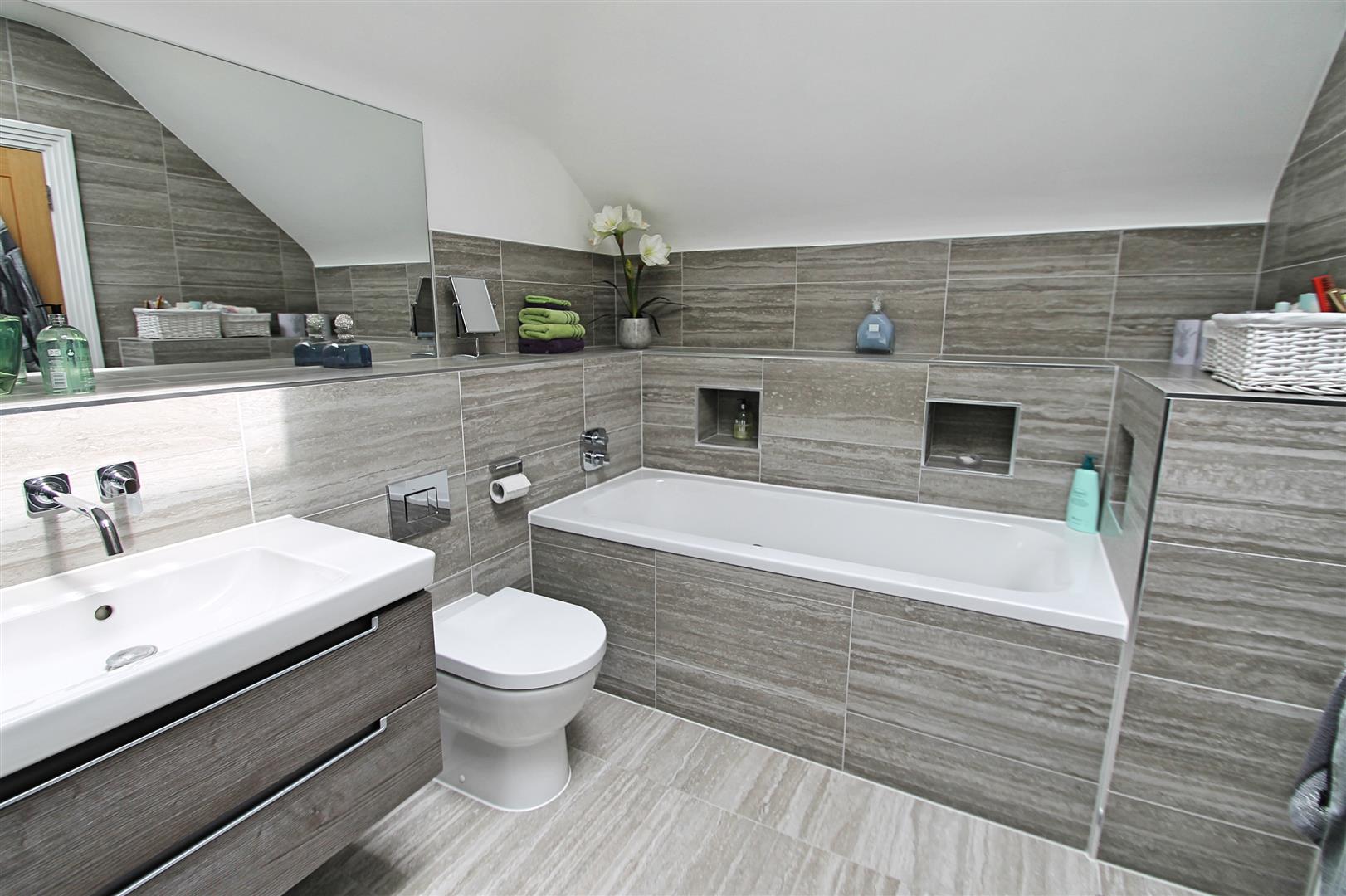 2 bedroom Apartment for rent in Bushey