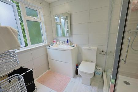 Principle Bedroom En Suite