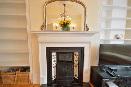 Generous Lounge