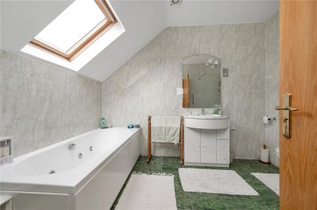 En-Suite Bathroom