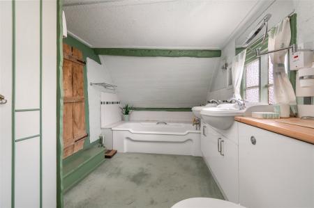 En-Suite Bathroom