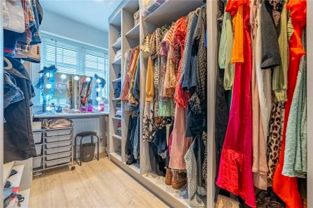 Bedroom/Dressing Roo