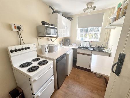 7 - Kitchen