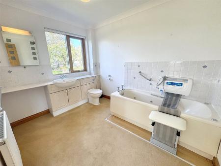 En-Suite Bathroom