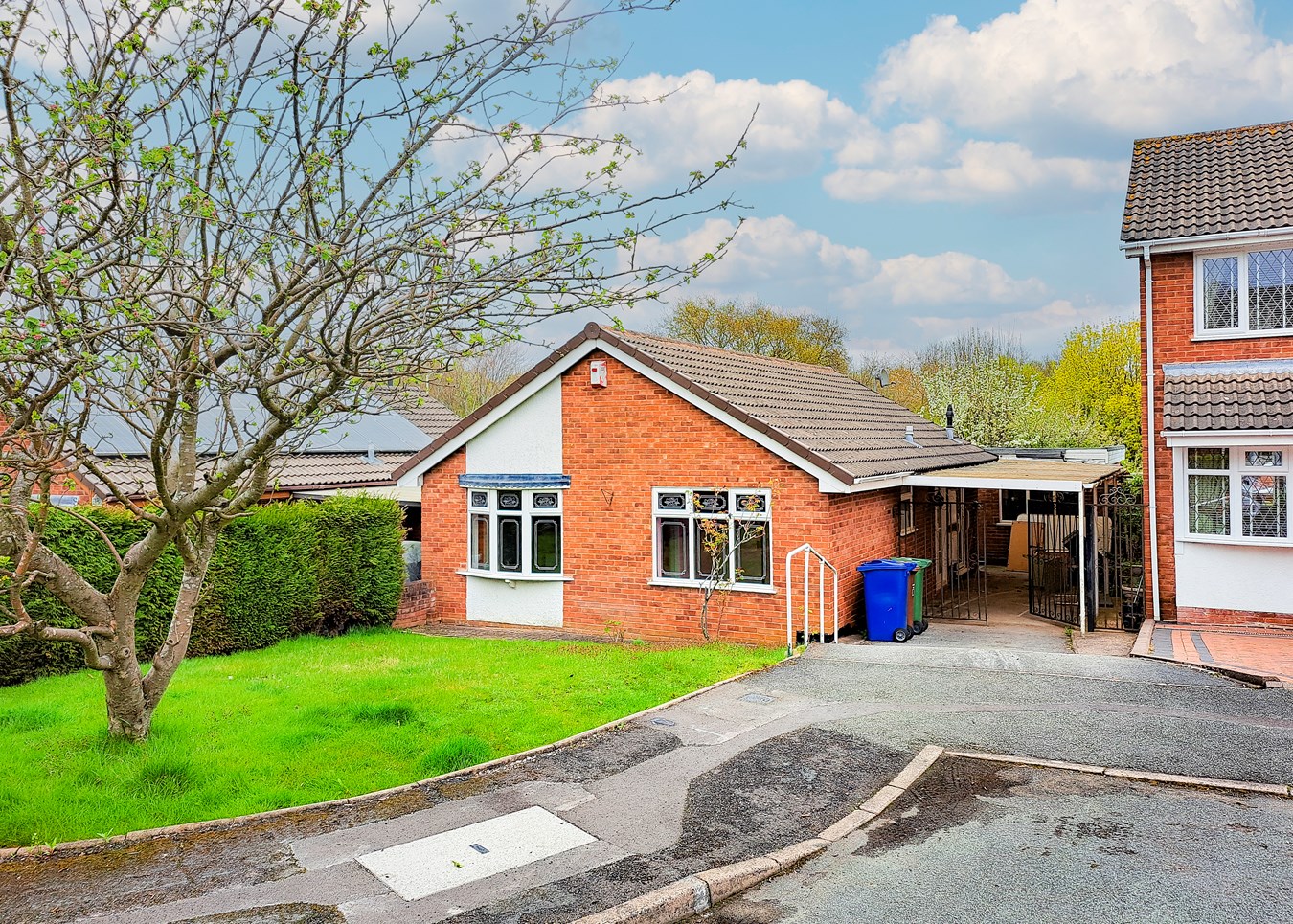 2 bedroom Detached Bungalow for sale in Heath Hayes