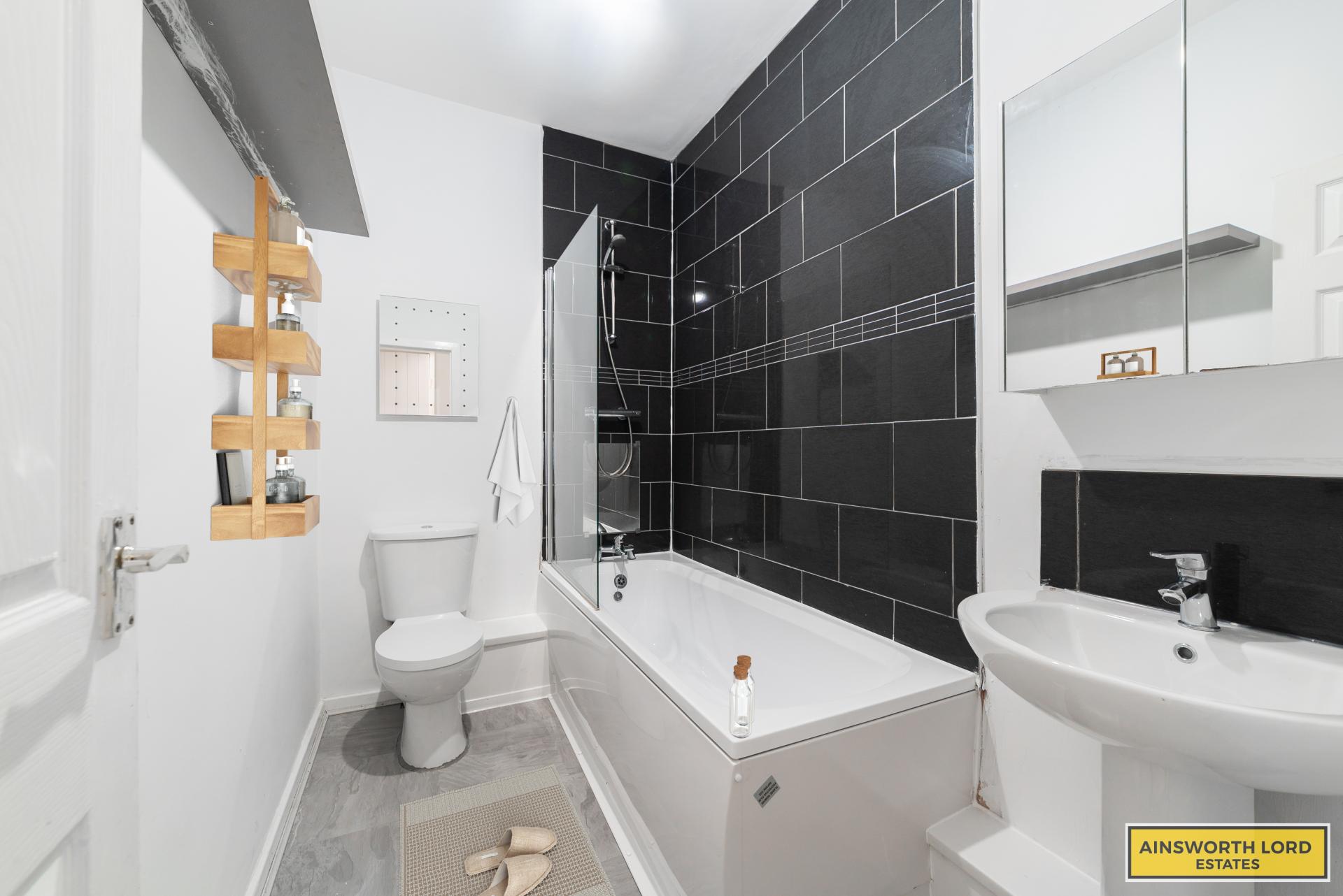 2 bedroom Terraced House for rent in Darwen