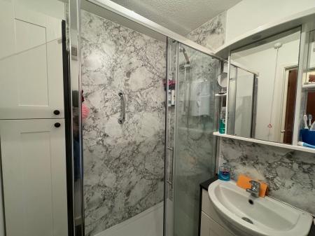 Shower Room b