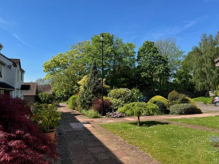 Front Communal Garden