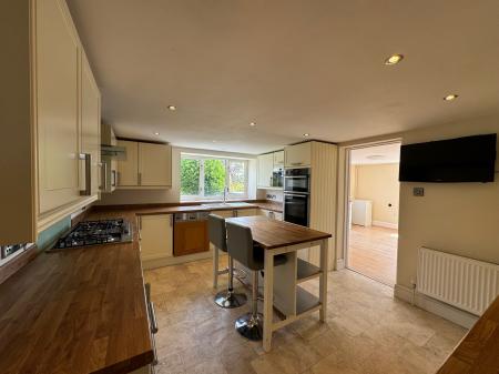 Kitchen/Breakfast Room