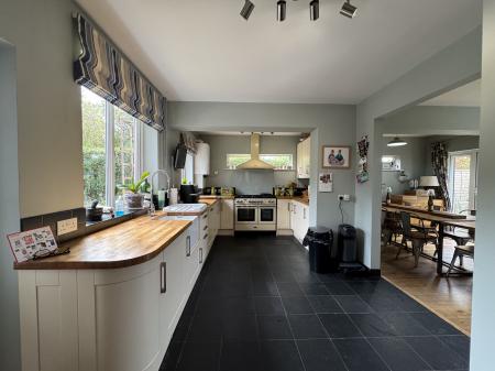 ALMONDSBURY , NR BRISTOL