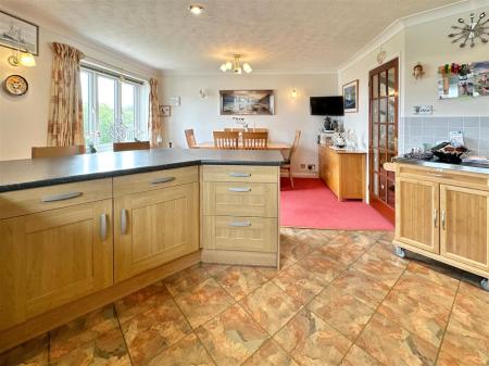 Dining area from kitchen.JPG